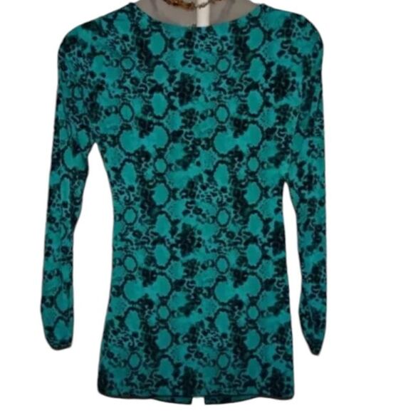 Lane Bryant Fitted Snakeskin Ruched
Side Tunic Top 22/24 - Picture 4 of 5